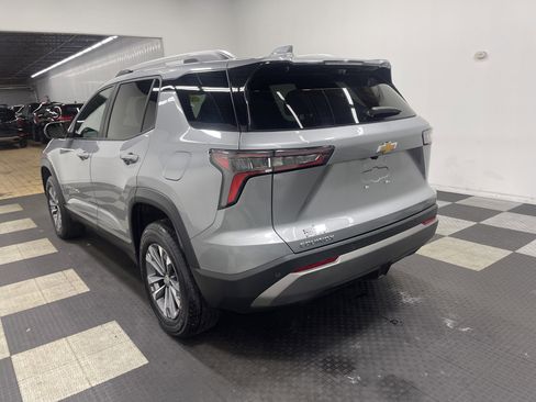 Used 2025 Chevrolet Equinox LT w/ Convenience Package II image 2