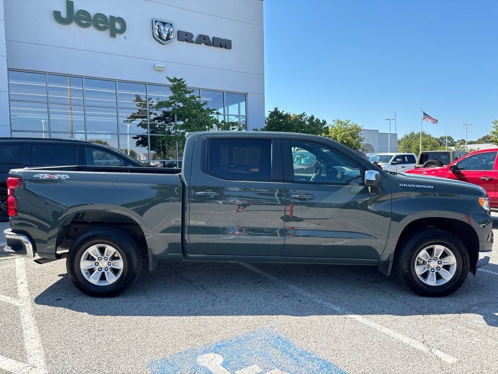 Used 2025 Chevrolet Silverado 1500 LT AWD/4WD image 13