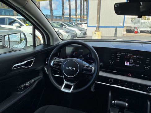 Used 2025 Kia Sportage LX image 33