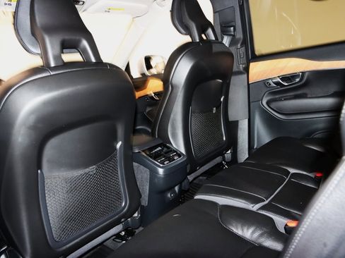 Used 2022 Volvo XC90 T6 Momentum w/ Advanced Package image 46