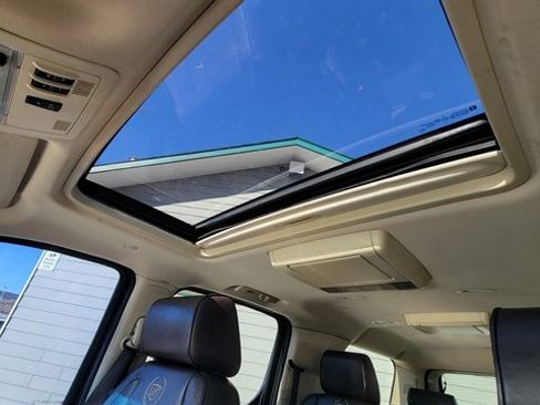 Used 2014 Cadillac Escalade ESV Platinum image 40