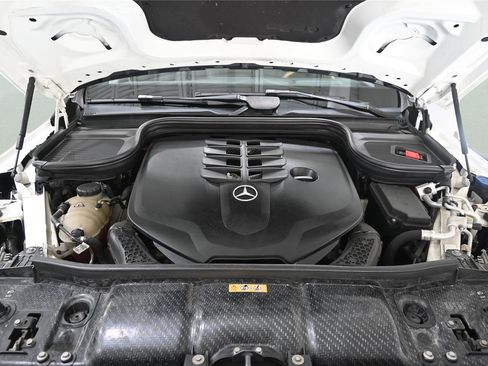 Used 2021 Mercedes-Benz GLS 580 4MATIC image 35