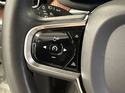 Certified 2024 Volvo XC60 B5 Ultimate w/ Protection Package Premier AWD/4WD image 13