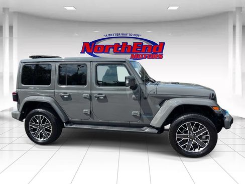 Used 2023 Jeep Wrangler Unlimited Sahara AWD/4WD image 2