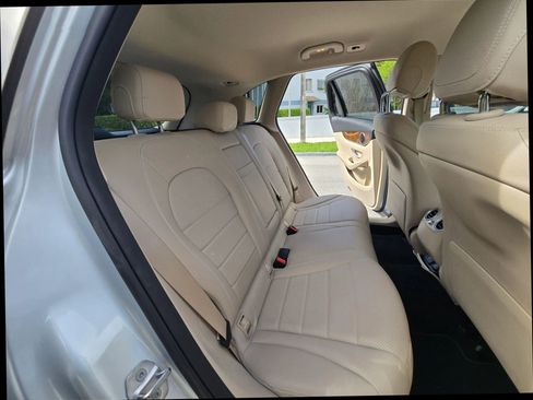 Used 2019 Mercedes-Benz GLC 300 w/ Premium Package image 11
