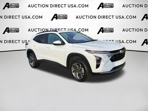 Used 2025 Chevrolet Trax LT w/ Driver Confidence Package FWD image 6