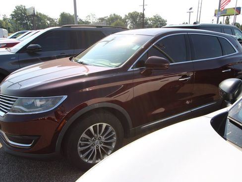 Used 2017 Lincoln MKX Select w/ Select Plus Package AWD/4WD image 5