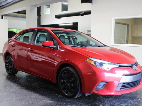 Used 2015 Toyota Corolla LE FWD image 32