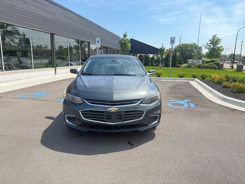 Used 2016 Chevrolet Malibu LT w/ Leather Package FWD image 2