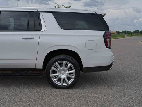 Used 2021 Chevrolet Suburban High Country AWD/4WD image 12