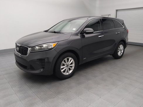 Used 2019 Kia Sorento AWD V6 image 2