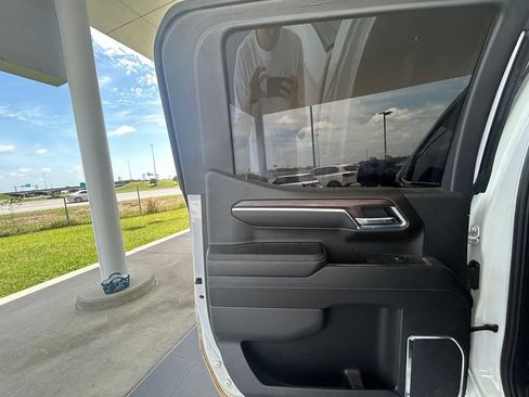 Used 2023 GMC Sierra 1500 SLT w/ SLT Premium Package AWD/4WD image 16