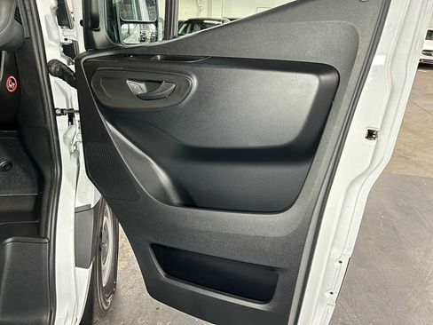 Used 2025 Mercedes-Benz Sprinter 2500 image 10