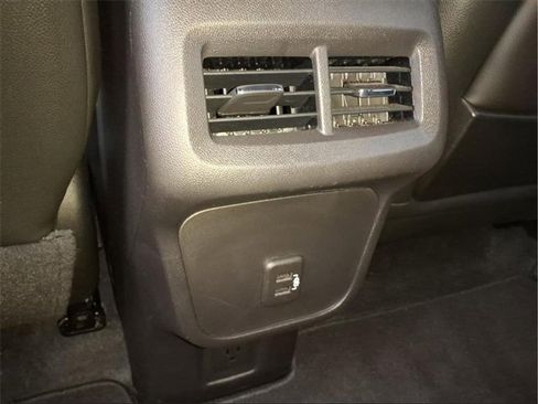 Used 2024 GMC Terrain SLT image 22