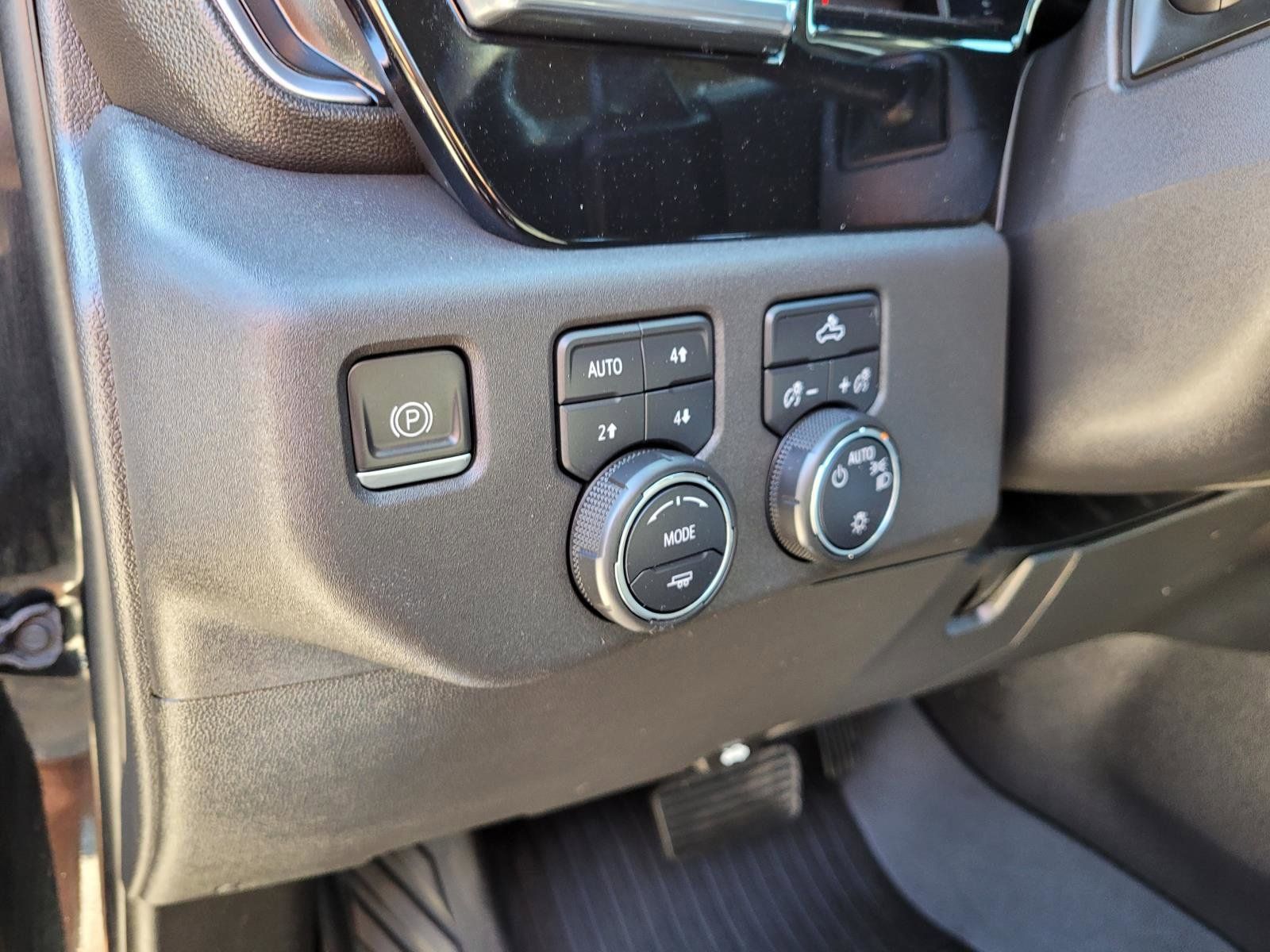Used 2022 Chevrolet Silverado 1500 LT AWD/4WD image 23