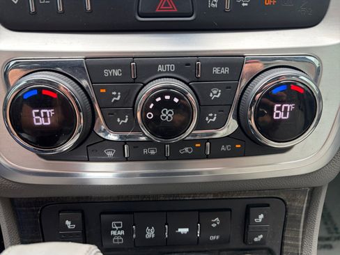 Used 2016 GMC Acadia SLT w/ Open Road Package FWD image 22