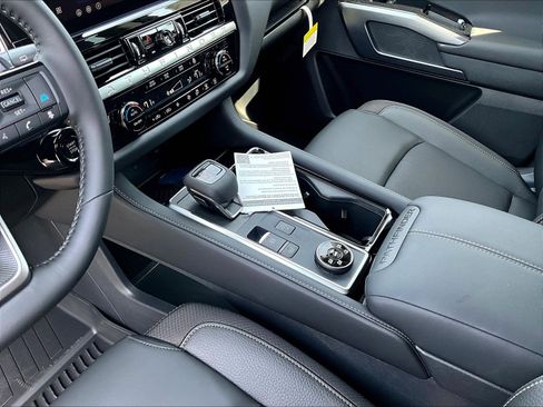 New 2026 Nissan Pathfinder SL AWD/4WD image 12