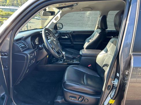 Used 2019 Toyota 4Runner TRD Off-Road image 9