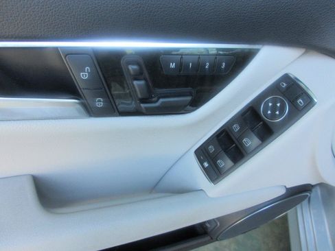 Used 2013 Mercedes-Benz C 350 Sport image 6