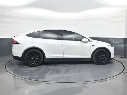 Used 2018 Tesla Model X 75D image 8
