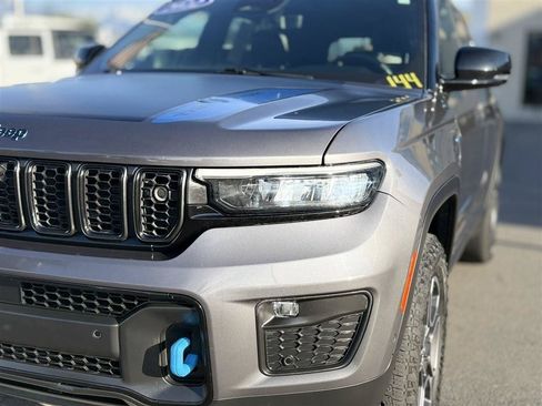 Used 2022 Jeep Grand Cherokee Trailhawk w/ Advanced Protech Group II AWD/4WD image 10