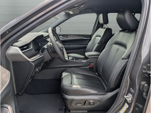 New 2026 Jeep Grand Cherokee Limited AWD/4WD image 17