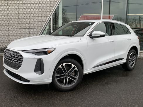 Certified 2025 Audi Q5 Premium w/ Premium Plus AWD/4WD image 1