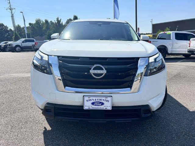 Used 2025 Nissan Pathfinder SV AWD/4WD image 9