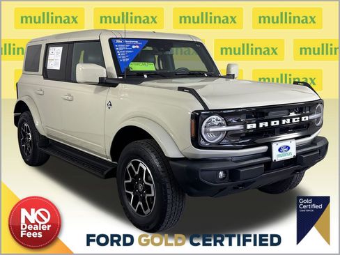 Certified 2025 Ford Bronco Outer Banks AWD/4WD image 1