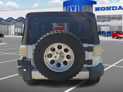 Used 2017 Jeep Wrangler Sahara w/ Connectivity Group image 15