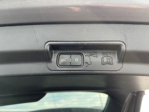 Used 2022 Ford Explorer XLT w/ Equipment Group 202A image 13