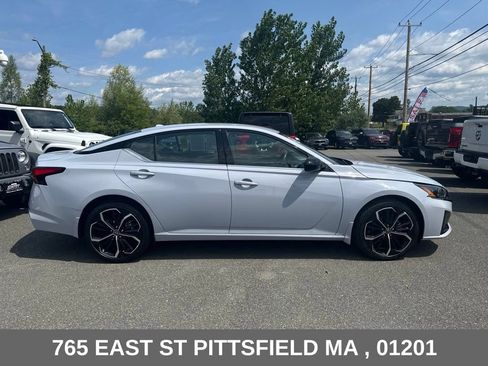 Used 2023 Nissan Altima 2.5 SR AWD/4WD image 9