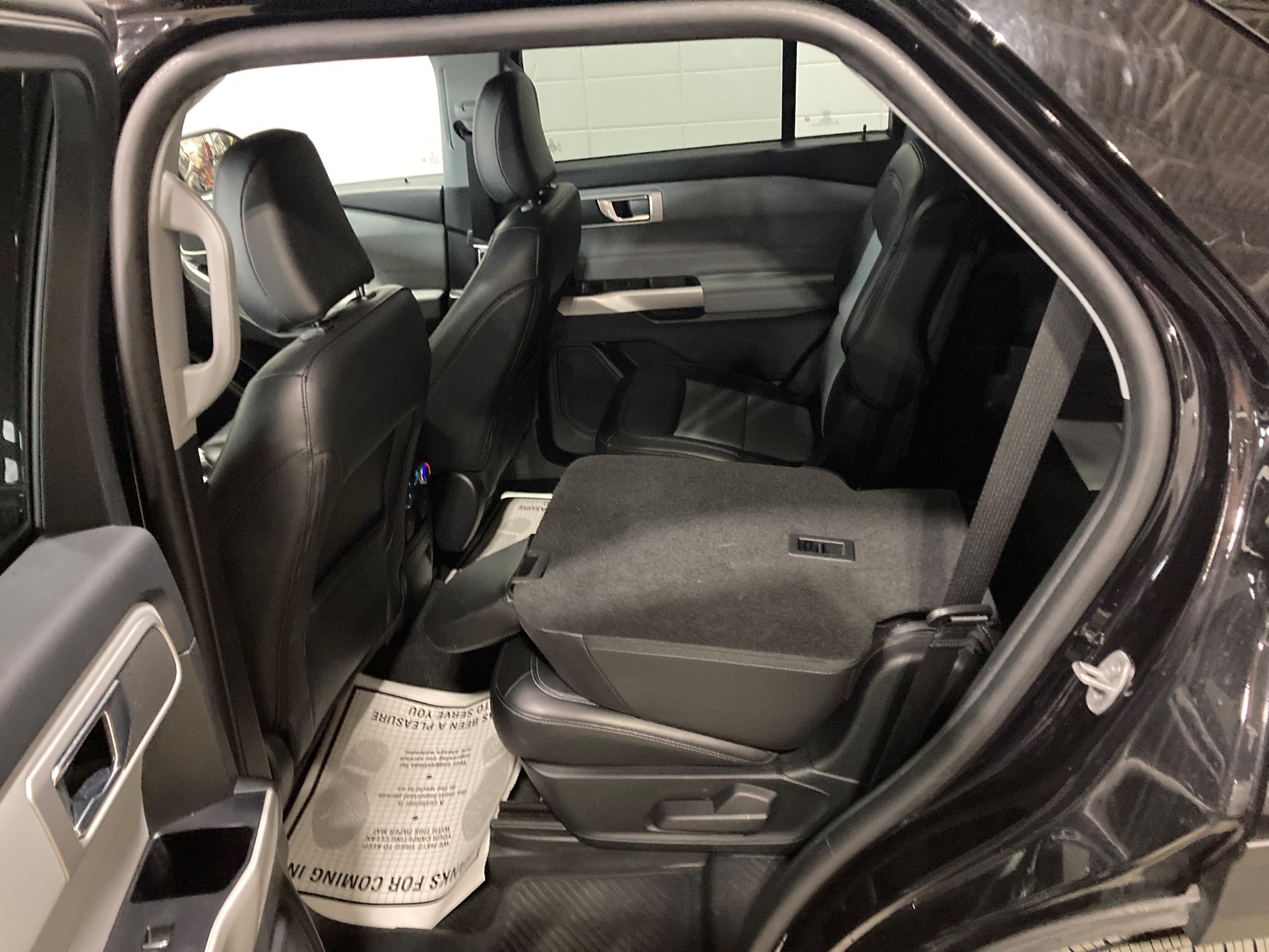 Used 2023 Ford Explorer XLT w/ Equipment Group 202A AWD/4WD image 19