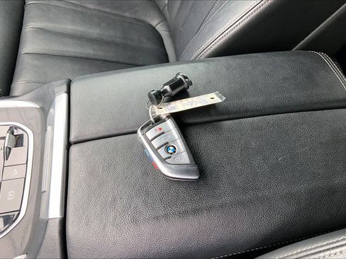 Used 2019 BMW X7 xDrive50i w/ M Sport Package AWD/4WD image 14