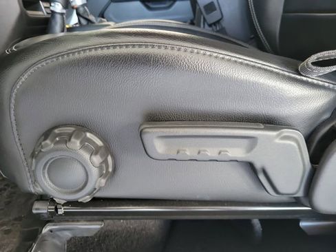 Used 2020 Jeep Gladiator Overland image 18