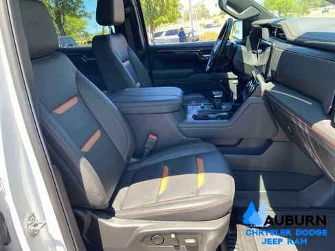 Used 2025 GMC Sierra 1500 AT4 w/ AT4 Premium Package AWD/4WD image 16