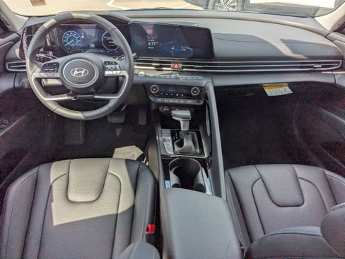 New 2025 Hyundai Elantra Limited image 14