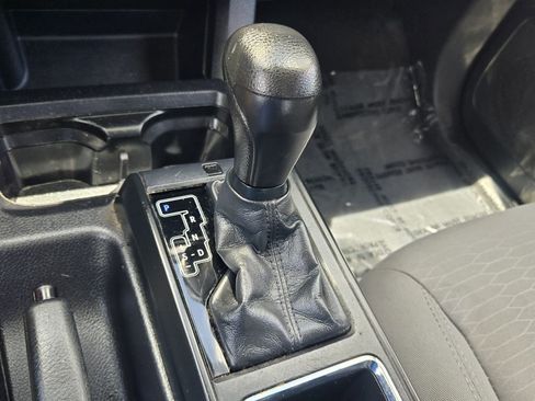 Used 2019 Toyota Tacoma SR AWD/4WD image 17