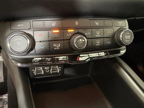 Used 2025 Dodge Durango GT RWD image 41