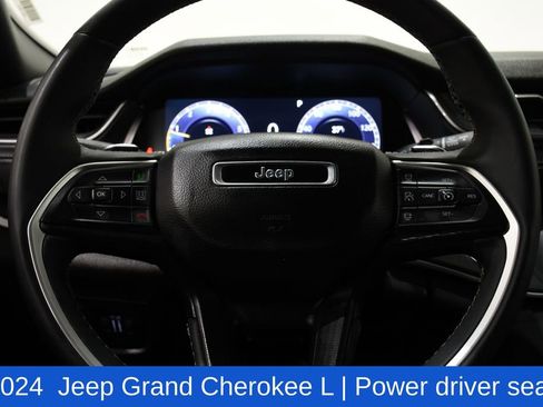 Used 2024 Jeep Grand Cherokee L Laredo image 10