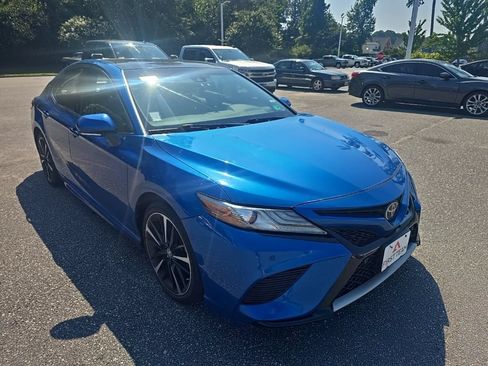 Used 2018 Toyota Camry XSE FWD image 3