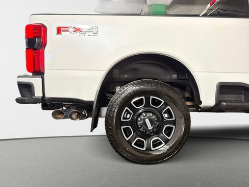 Used 2025 Ford F250 Platinum AWD/4WD image 19