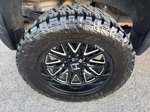 Used 2023 GMC Sierra 2500 AT4 image 25