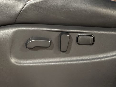 Used 2017 Nissan Armada Platinum w/ Interior Lighting Package image 11