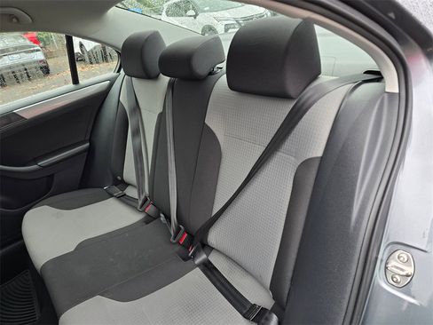 Used 2017 Volkswagen Jetta S image 18