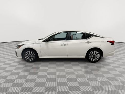 Used 2025 Nissan Altima 2.5 SV FWD image 6