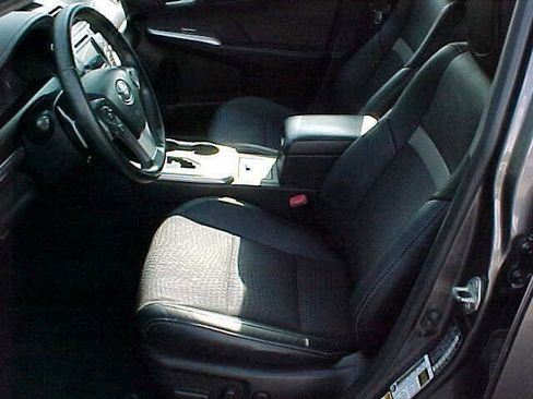 Used 2014 Toyota Camry SE FWD image 18