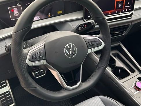 New 2026 Volkswagen Tiguan SE R-Line image 8