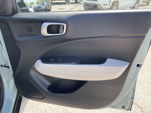 Used 2025 Hyundai Venue SEL image 30