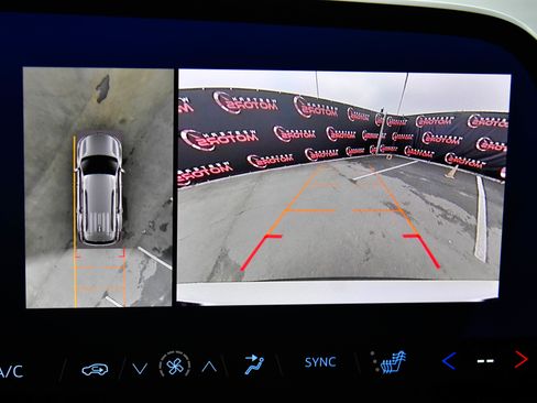 Used 2024 Chevrolet Traverse LT image 19